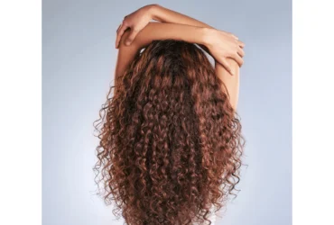 Nourishing hair mask for curly hair that hydrates, defines curls, and controls frizz, leaving hair soft and manageable.